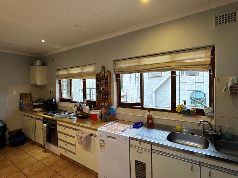 Charming 3-Bedroom Family Home with Pool Views on Shared Property in Hilton - Photo 6