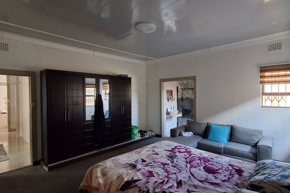 A Spacious 3 Bedroom House to rent in Dunnottar - Photo 4