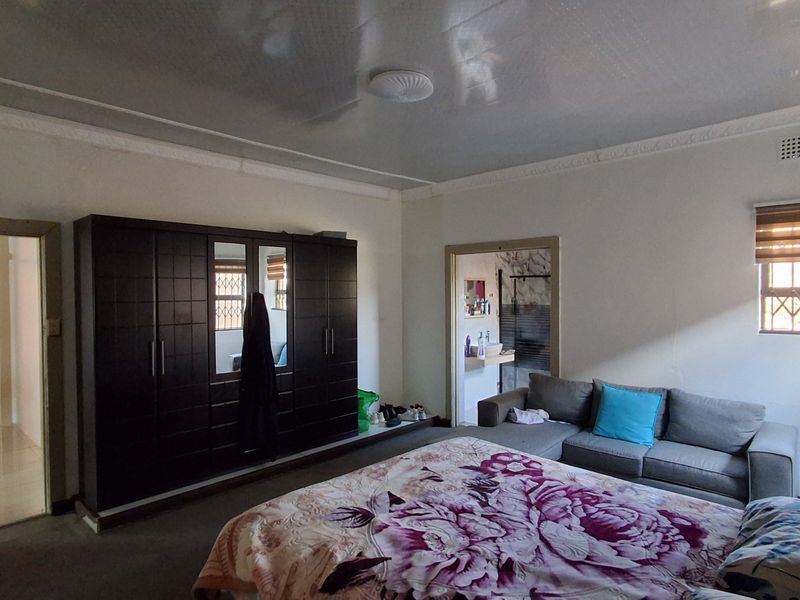A Spacious 3 Bedroom House to rent in Dunnottar - Photo 4