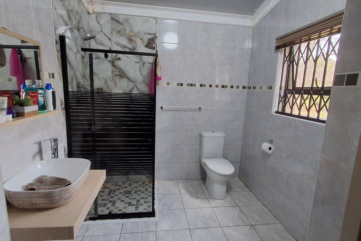 A Spacious 3 Bedroom House to rent in Dunnottar - Photo 5
