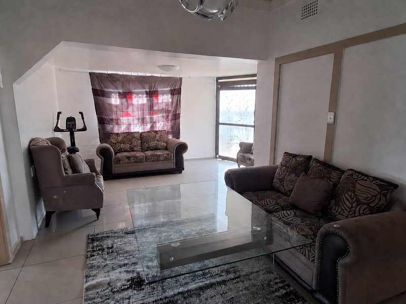 A Spacious 3 Bedroom House to rent in Dunnottar - Photo 9