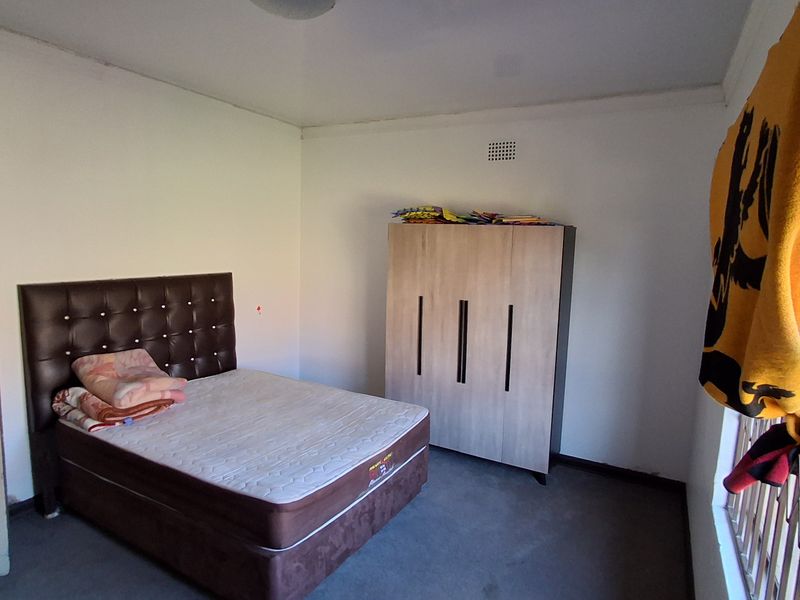 A Spacious 3 Bedroom House to rent in Dunnottar - Photo 6