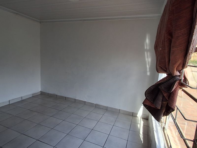 1-Bedroom Flat to Rent in Dunnottar - Photo 2