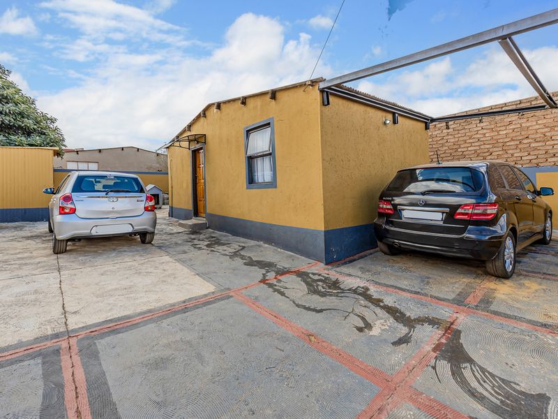 Charming 1-bedroom House in Mohlakeng, Perfect For First-Time Buyers or Investors! - Photo 2