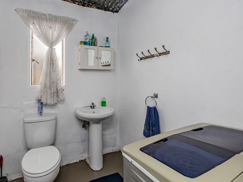 Charming 1-bedroom House in Mohlakeng, Perfect For First-Time Buyers or Investors! - Photo 10