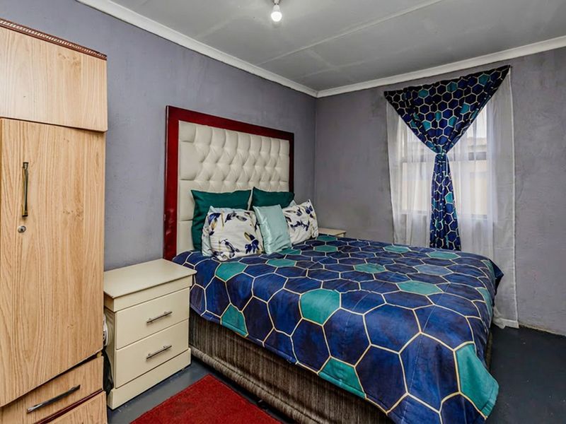 Charming 1-bedroom House in Mohlakeng, Perfect For First-Time Buyers or Investors! - Photo 9