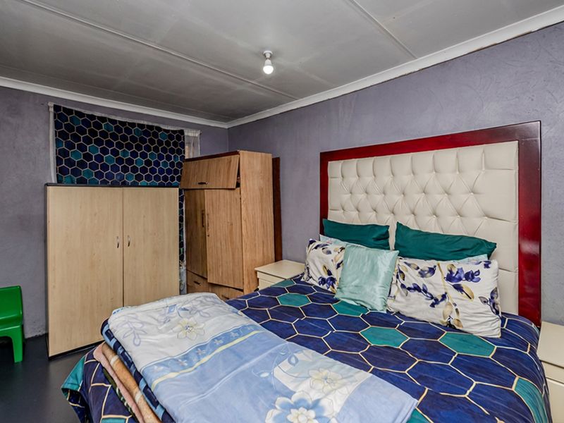 Charming 1-bedroom House in Mohlakeng, Perfect For First-Time Buyers or Investors! - Photo 8