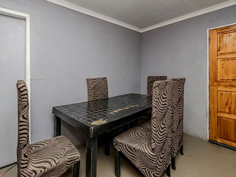 Charming 1-bedroom House in Mohlakeng, Perfect For First-Time Buyers or Investors! - Photo 7