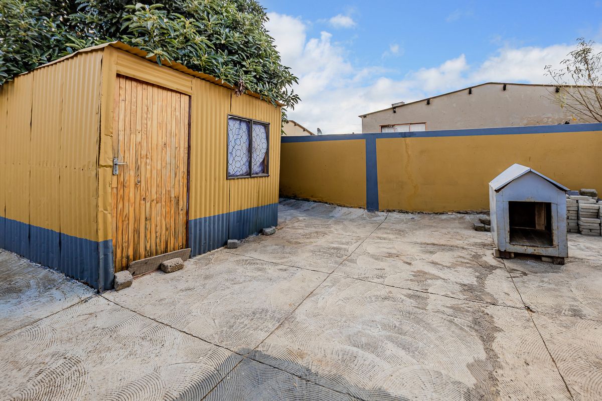 Charming 1-bedroom House in Mohlakeng, Perfect For First-Time Buyers or Investors! - Photo 4