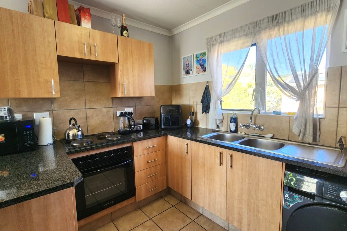 Top-Floor Corner Unit with Stunning Views! - Photo 4