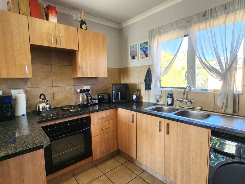 Top-Floor Corner Unit with Stunning Views! - Photo 4