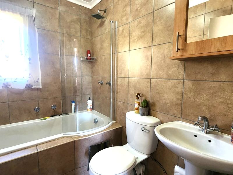 Top-Floor Corner Unit with Stunning Views! - Photo 10