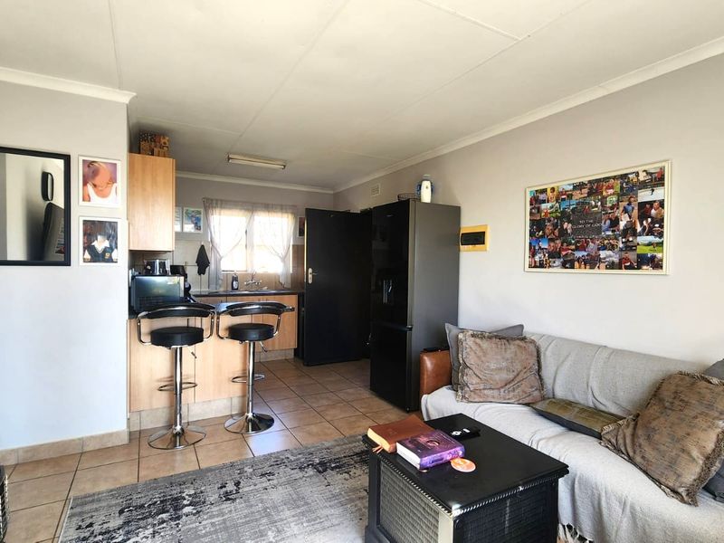 Top-Floor Corner Unit with Stunning Views! - Photo 7