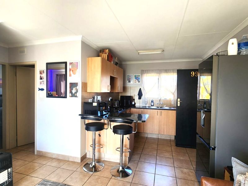 Top-Floor Corner Unit with Stunning Views! - Photo 6
