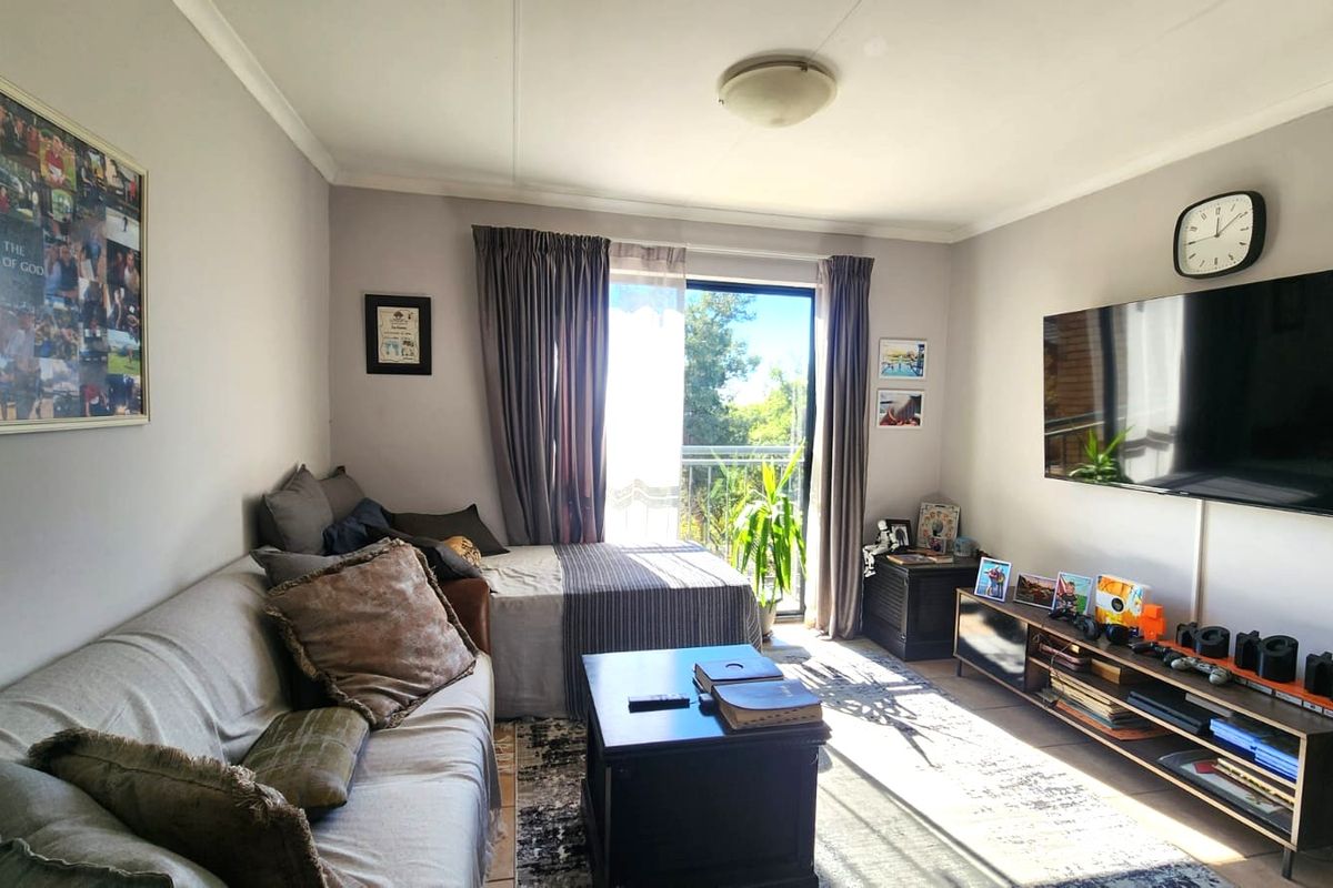 Top-Floor Corner Unit with Stunning Views! - Photo 3