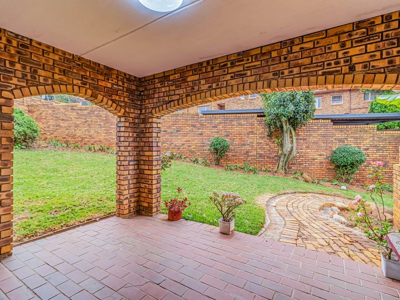 Ground Floor Garden Retreat with Stunning Mountain Views - Photo 5