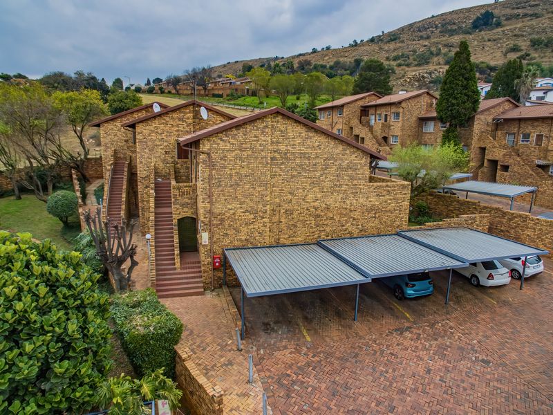 Ground Floor Garden Retreat with Stunning Mountain Views - Photo 1