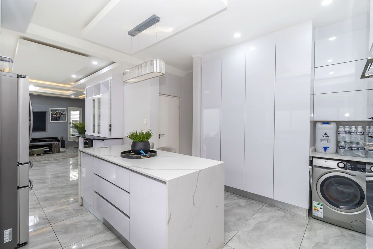 3 Bedroom Townhouse Perfect For a Family In Bryanston - Photo 3