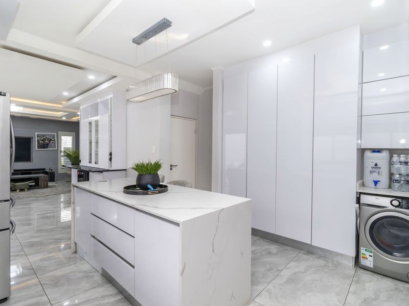 3 Bedroom Townhouse Perfect For a Family In Bryanston - Photo 3