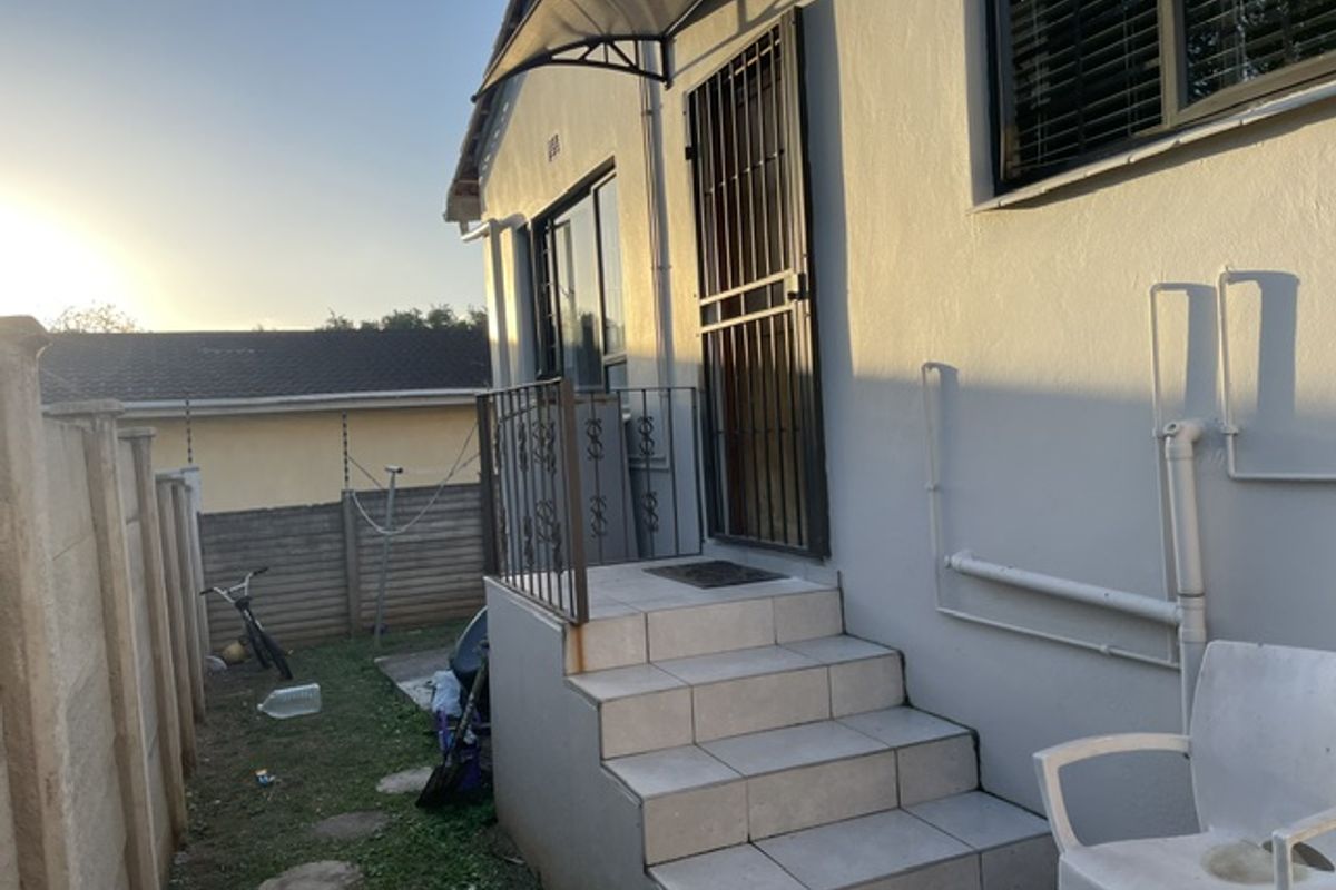 Beautiful Two Bedroom Cottage in Westville North - Photo 4