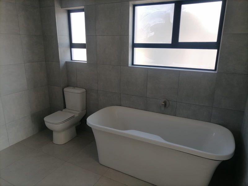 MODERN HOUSE WITH THREE BEDROOM AND THREE BATHROOM WITH SERVANT QUATERS IN DU VIN ESTATE AT RASLOUW - Photo 6