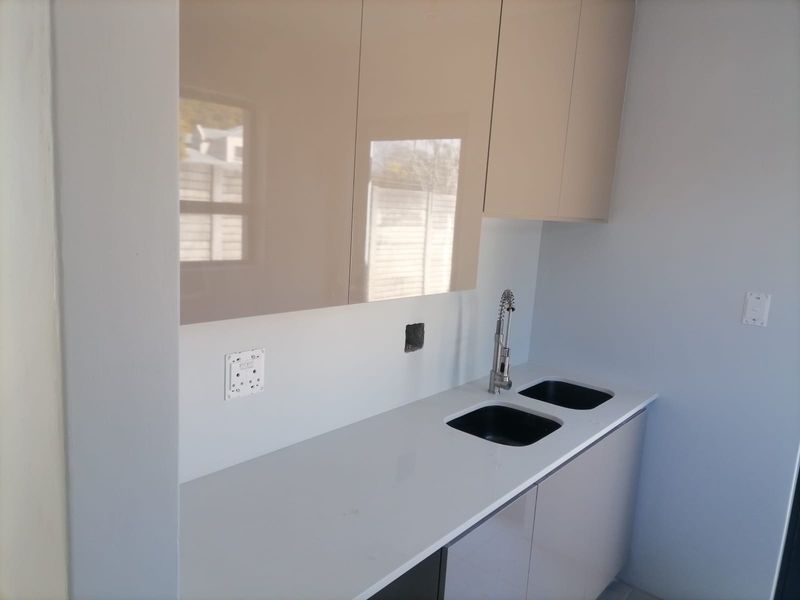 MODERN HOUSE WITH THREE BEDROOM AND THREE BATHROOM WITH SERVANT QUATERS IN DU VIN ESTATE AT RASLOUW - Photo 9