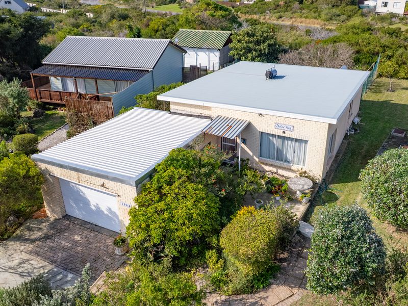Characterful 2-Bedroom Brick Cottage with Garage in Pringle Bay for Sale - Photo 1