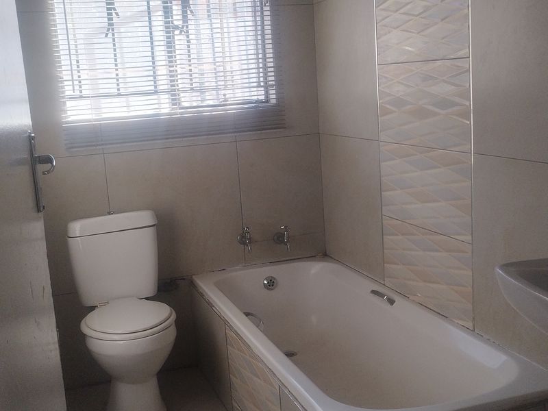 stunning 3 bedroom house - Photo 10