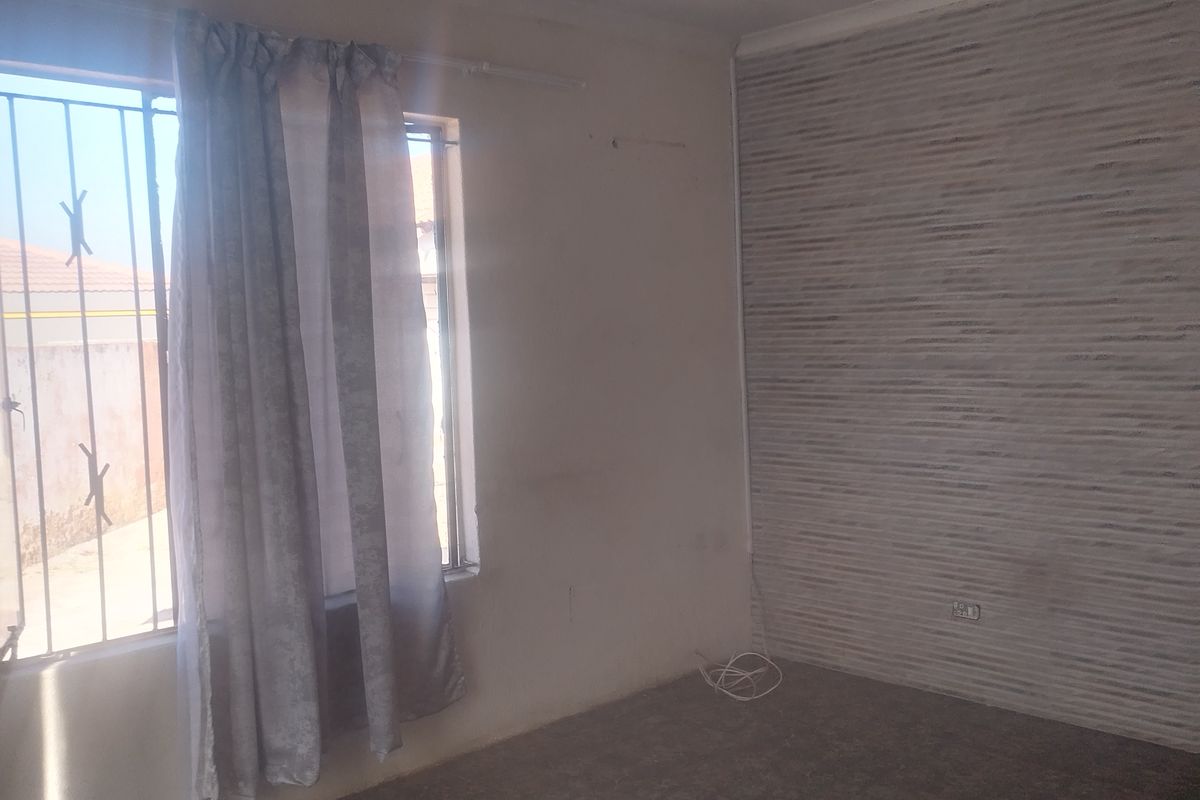 stunning 3 bedroom house - Photo 4