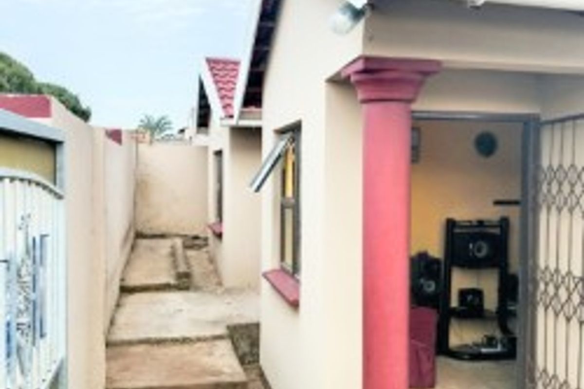 3 Bedroom House for Sale in Haven Hills - Photo 3