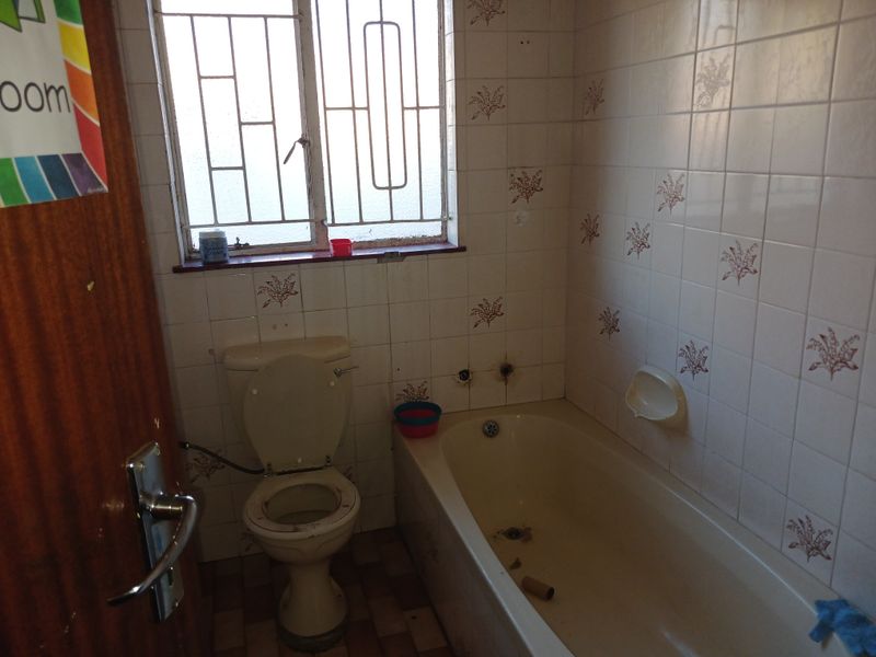 Fanstatic 4 bedrooms family home in a gated community. - Photo 9