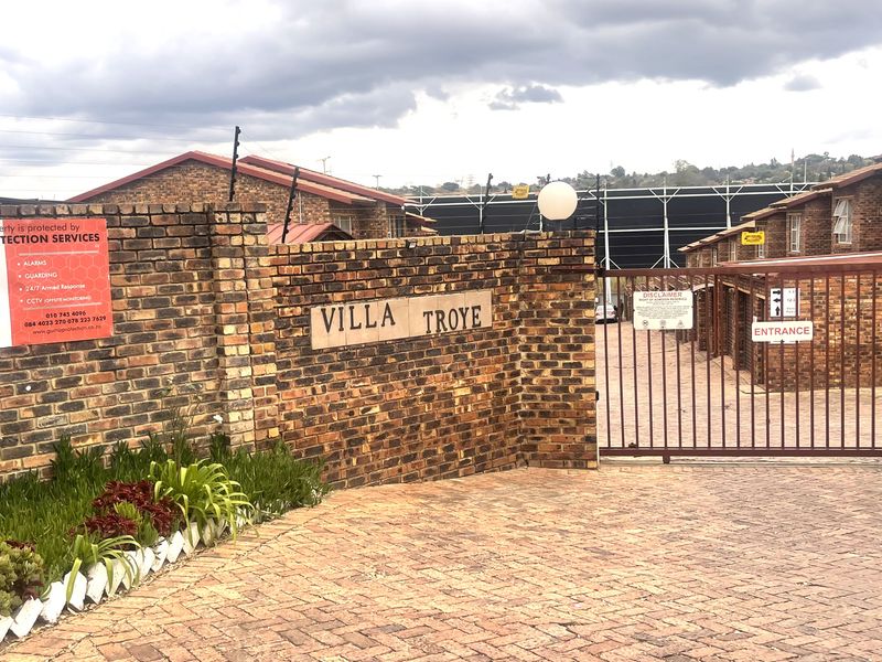 Investment Opportunity: Spacious Double-Storey Family Home in Heart of Buccleuch! - Photo 9