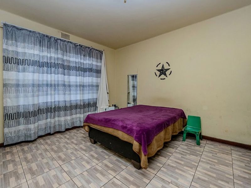 Charming 2-Bedroom Ground Floor Apartment, Randfontein Central. - Photo 5