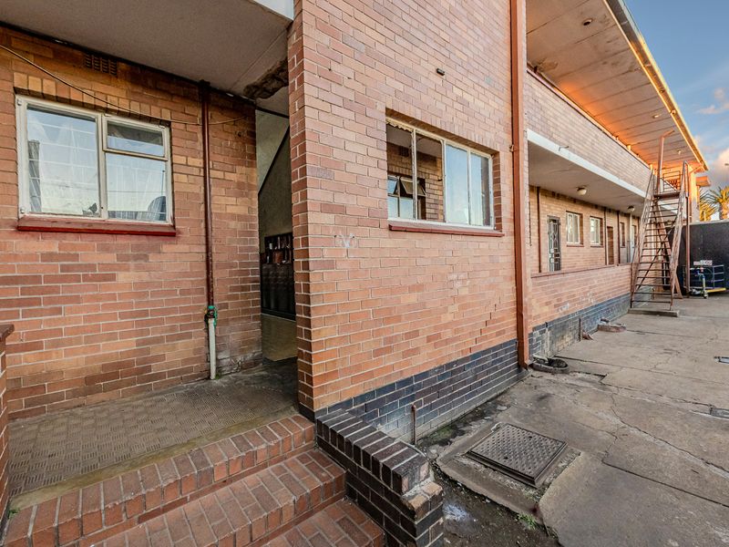 Charming 2-Bedroom Ground Floor Apartment, Randfontein Central. - Photo 10
