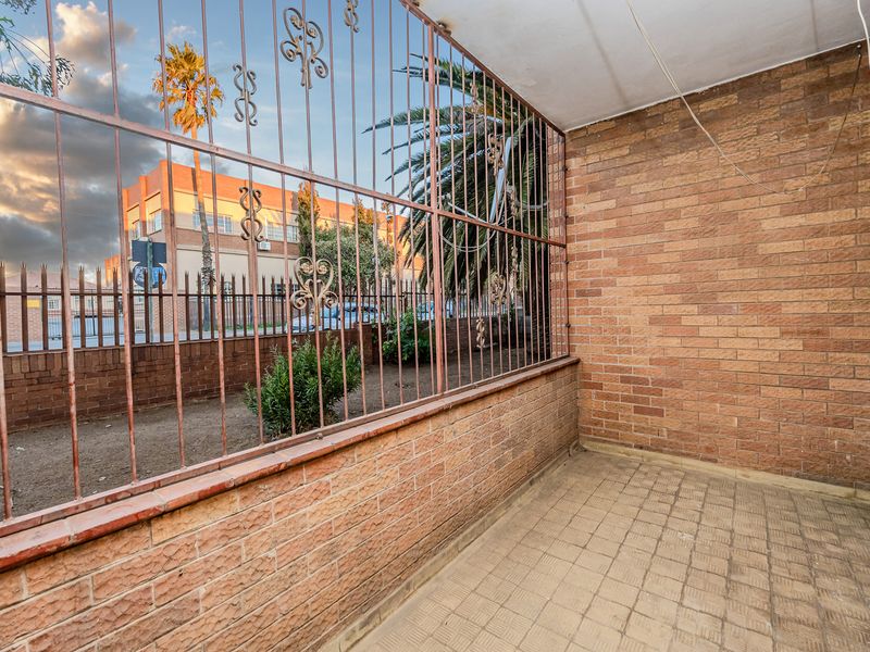 Charming 2-Bedroom Ground Floor Apartment, Randfontein Central. - Photo 7