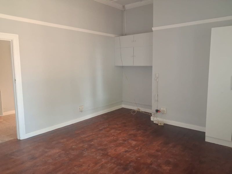 Spacious one bedroom shared Flat in Southerwood - Photo 1