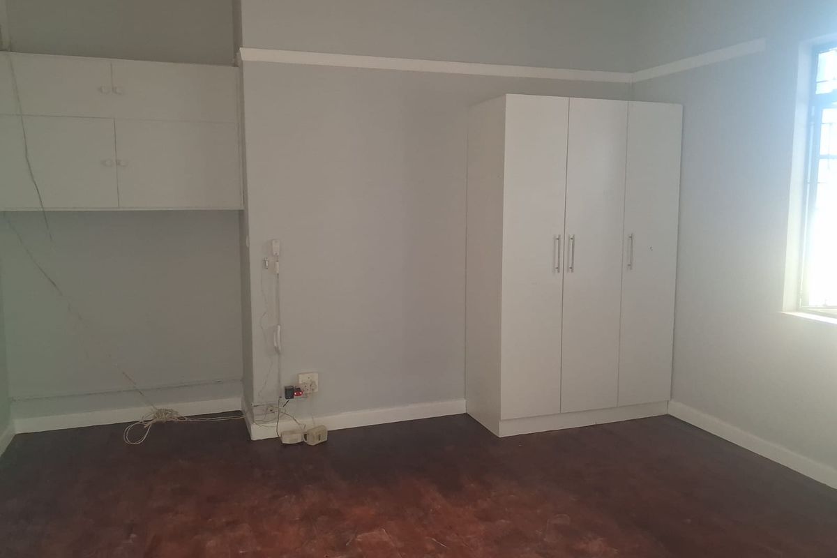 Spacious one bedroom shared Flat in Southerwood - Photo 4