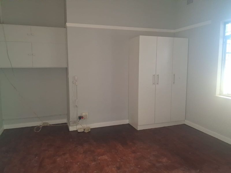 Spacious one bedroom shared Flat in Southerwood - Photo 4