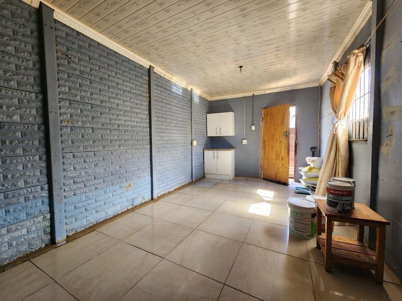 **1 Bedroom Outside Flat to Rent – R2,200 per Month** - Photo 2