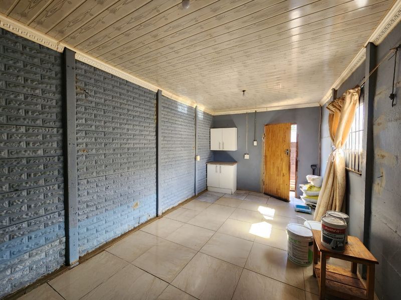**1 Bedroom Outside Flat to Rent – R2,200 per Month** - Photo 1