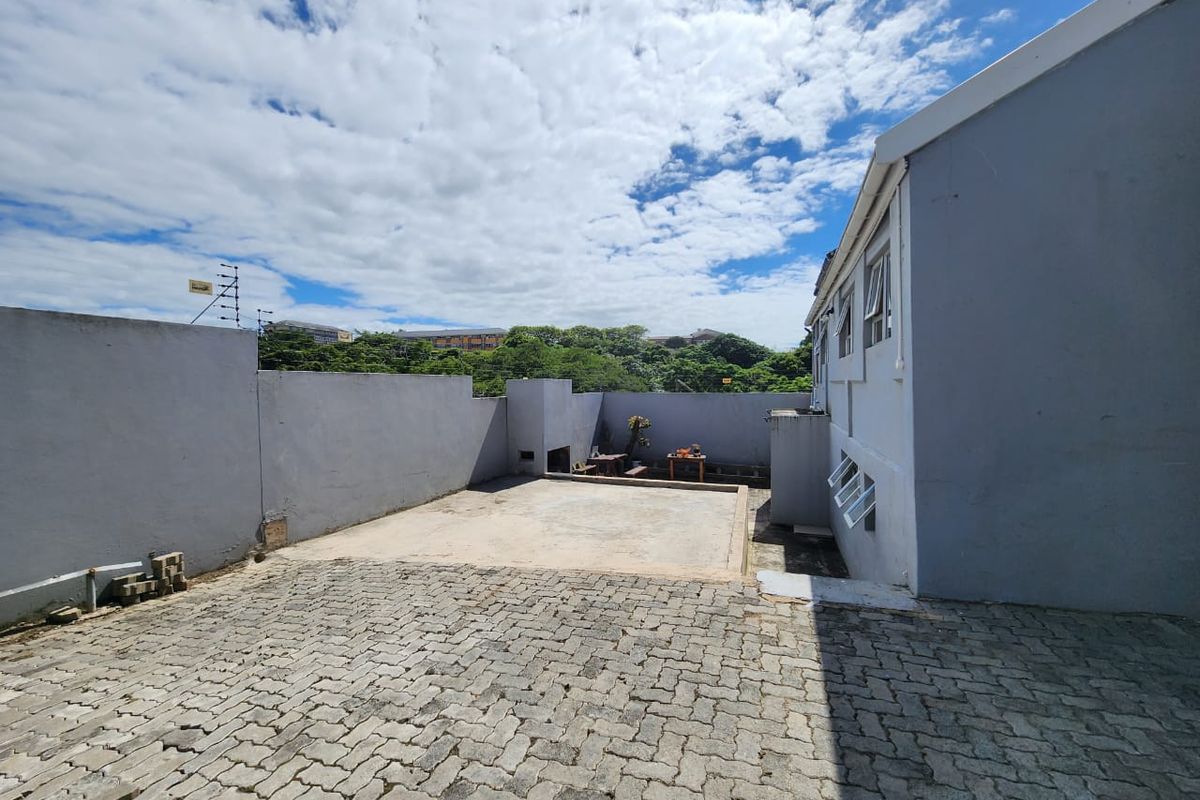 **1 Bedroom Outside Flat to Rent – R2,200 per Month** - Photo 5
