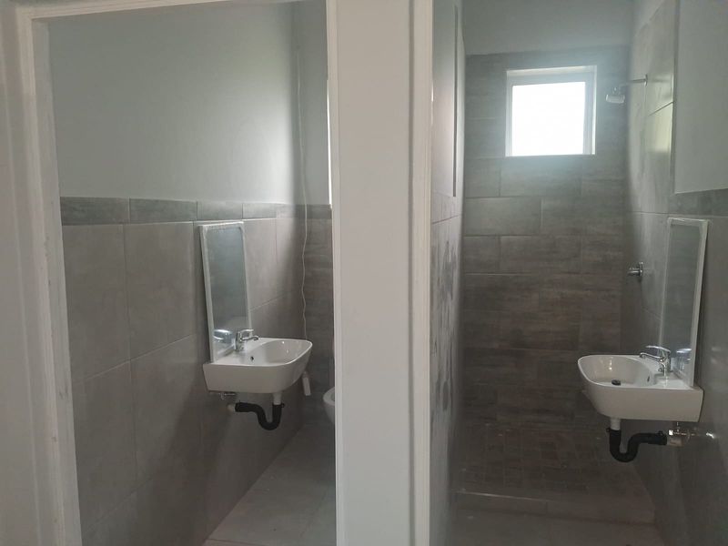 Comfortable Room Available in Secure Shared Property - Photo 5