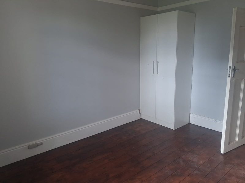 Comfortable Room Available in Secure Shared Property - Photo 1