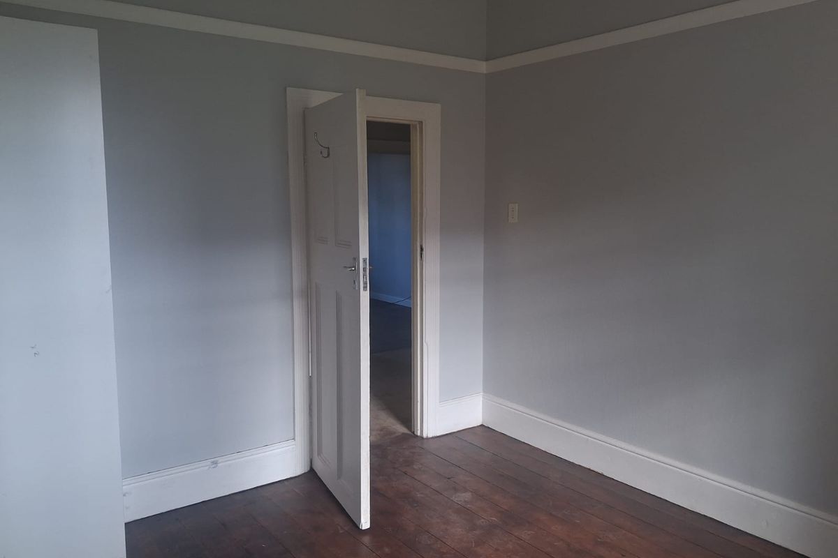 Comfortable Room Available in Secure Shared Property - Photo 3