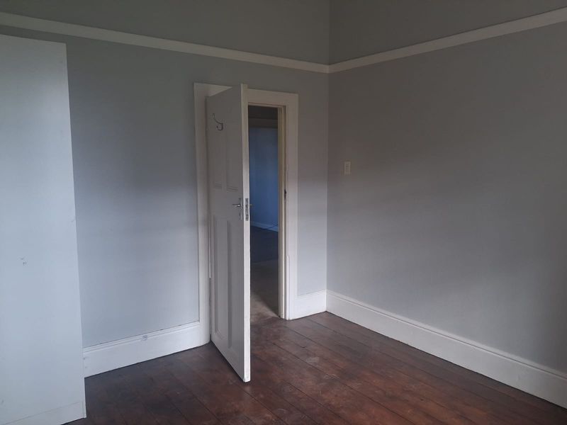 Comfortable Room Available in Secure Shared Property - Photo 3