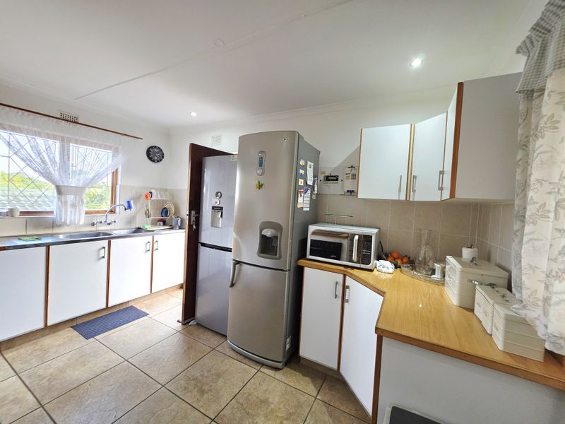 Neat and Secure 2-Bedroom Unit in a Well-Maintained Complex - Photo 5