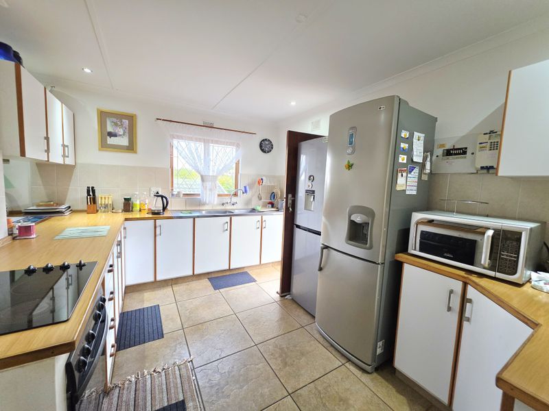 Neat and Secure 2-Bedroom Unit in a Well-Maintained Complex - Photo 4