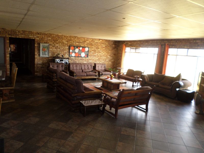 Charming 4-bed Small Holding For Sale in Ventersdorp, offering rural tranquility and ample space. - Photo 8