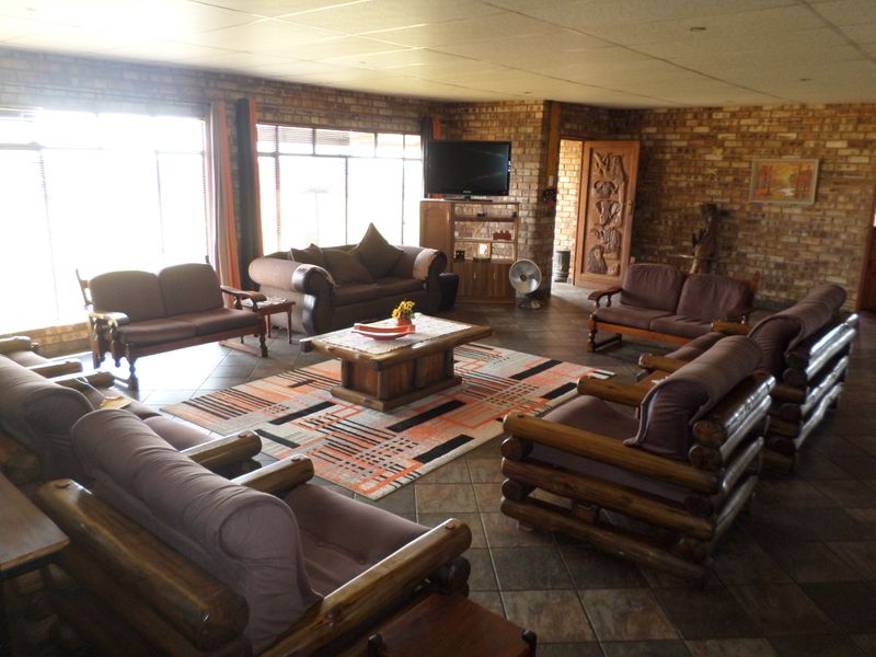 Charming 4-bed Small Holding For Sale in Ventersdorp, offering rural tranquility and ample space. - Photo 2