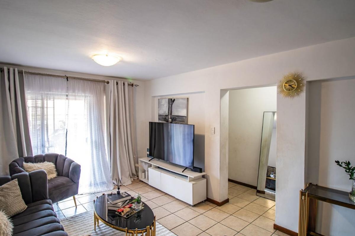 Modern 2-Bedroom Apartment at Villeroy Court - Photo 4